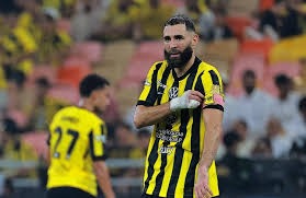 拉菲尼亚点射亚马尔破门 巴萨2-0比利亚雷亚尔