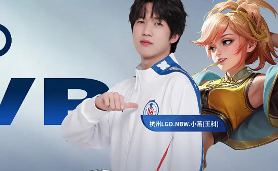 球员将球射 球员将球射